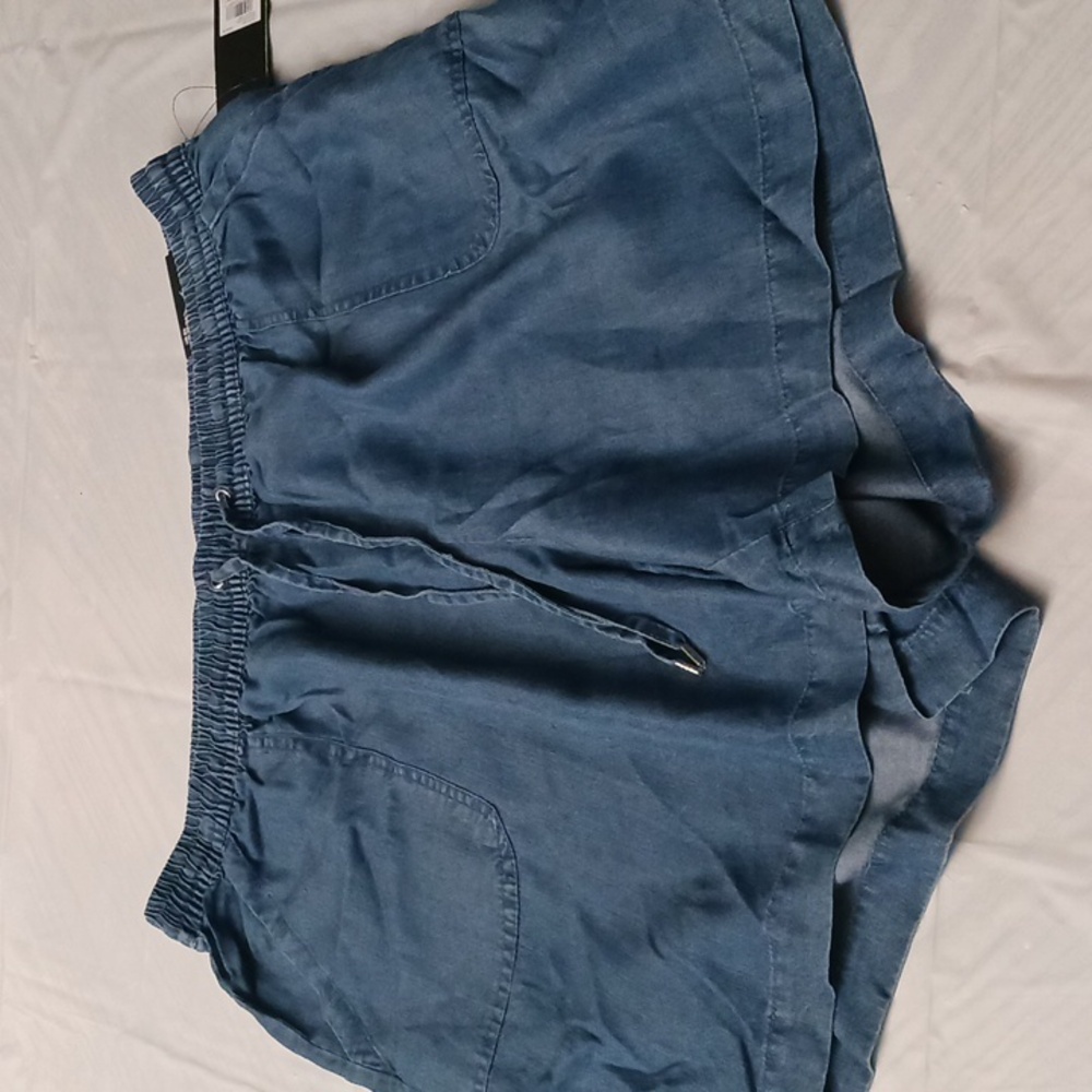 Jones New York size 2X women's 100% lyocell blue medium wash jeans short…